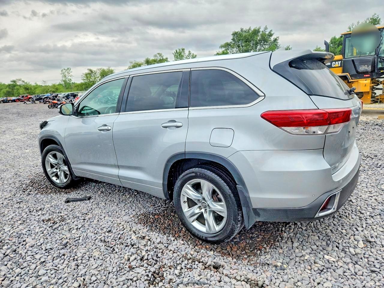 2017 TOYOTA HIGHLANDER LIMITED — снимка 2
