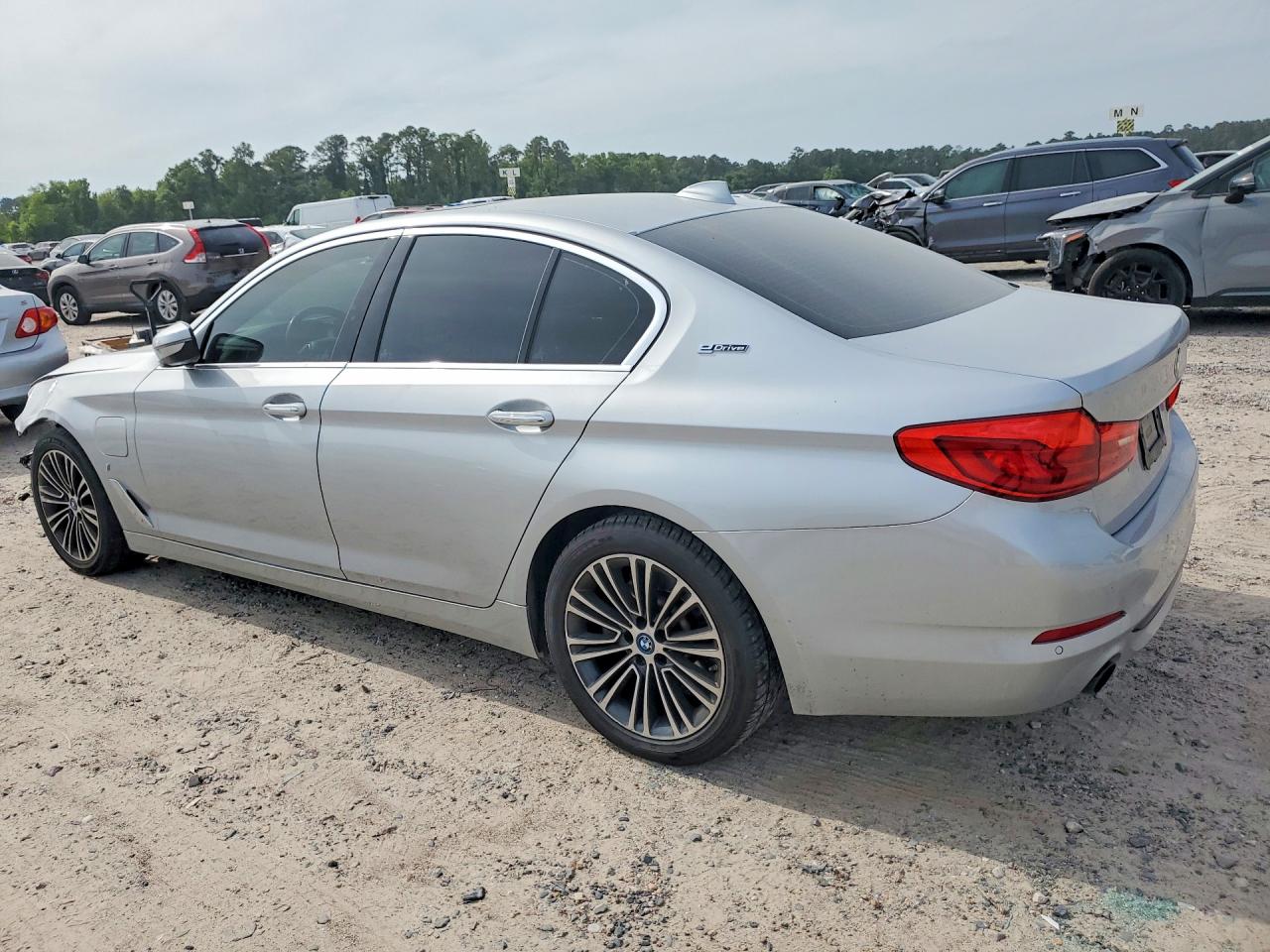 2018 BMW 530E — снимка 2