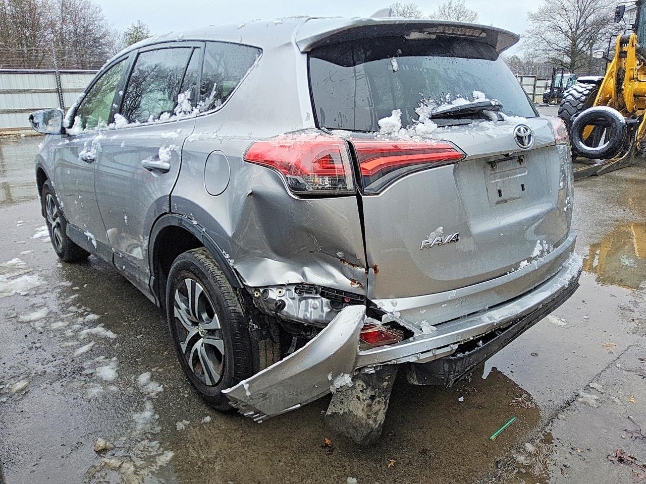 2018 TOYOTA RAV4 LE — снимка 2