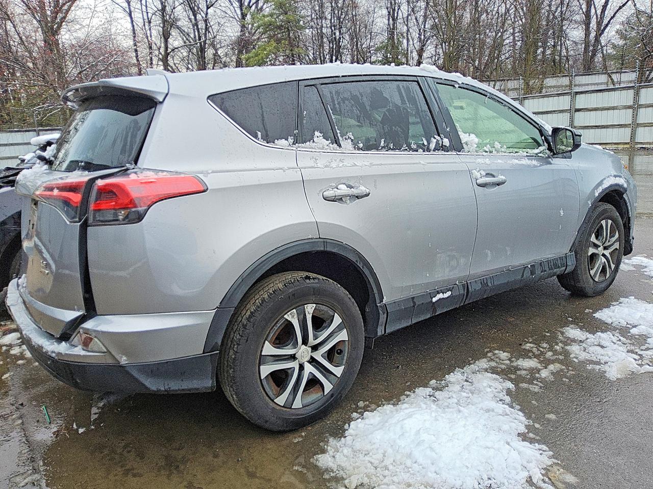 2018 TOYOTA RAV4 LE — снимка 3