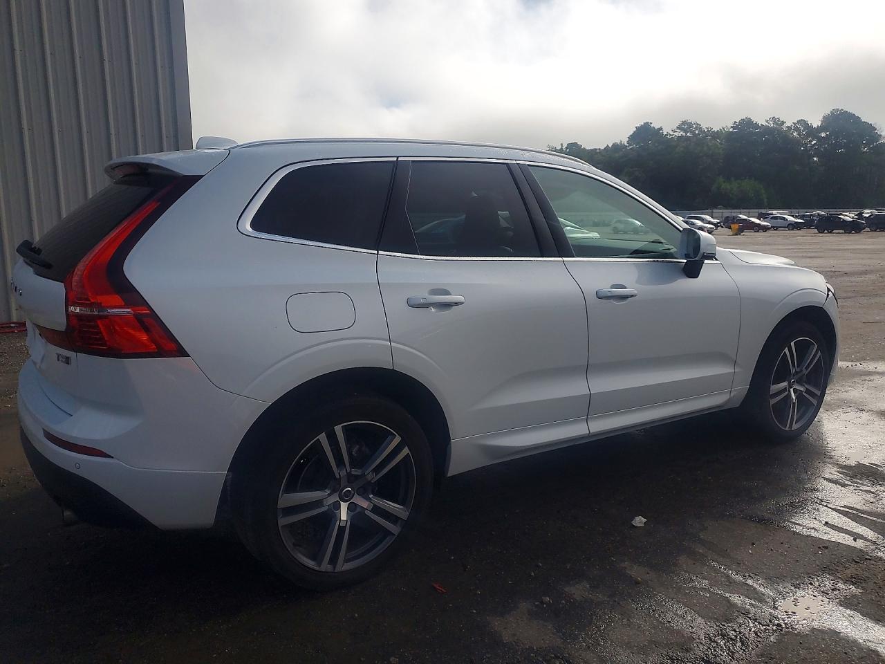 2021 VOLVO XC60 T5 MOMENTUM — снимка 3