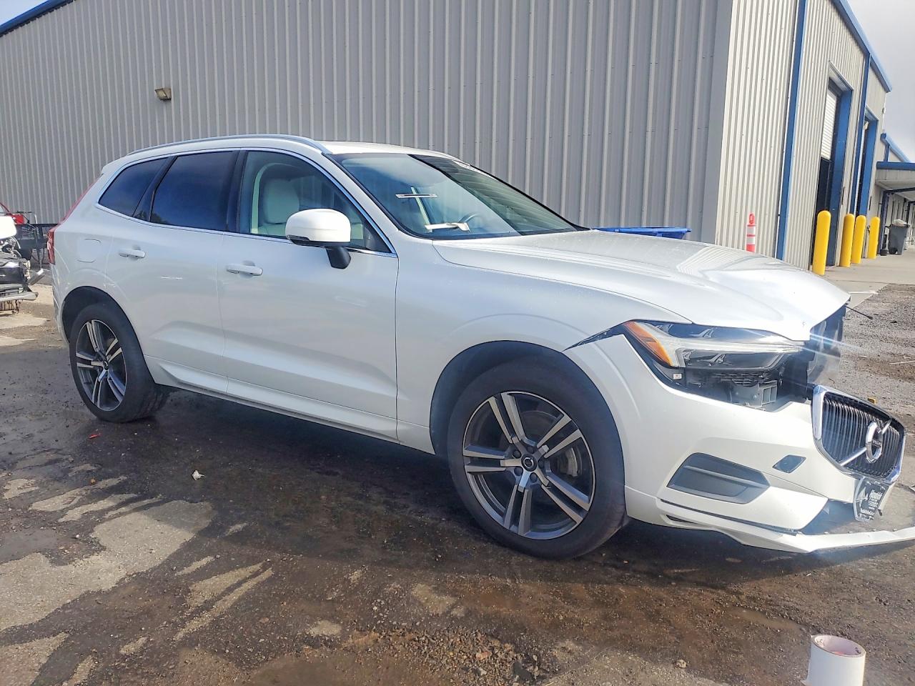 2021 VOLVO XC60 T5 MOMENTUM — снимка 4