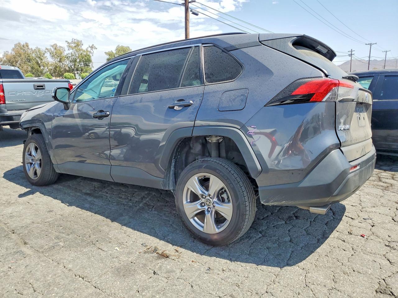 2022 TOYOTA RAV4 XLE — снимка 2