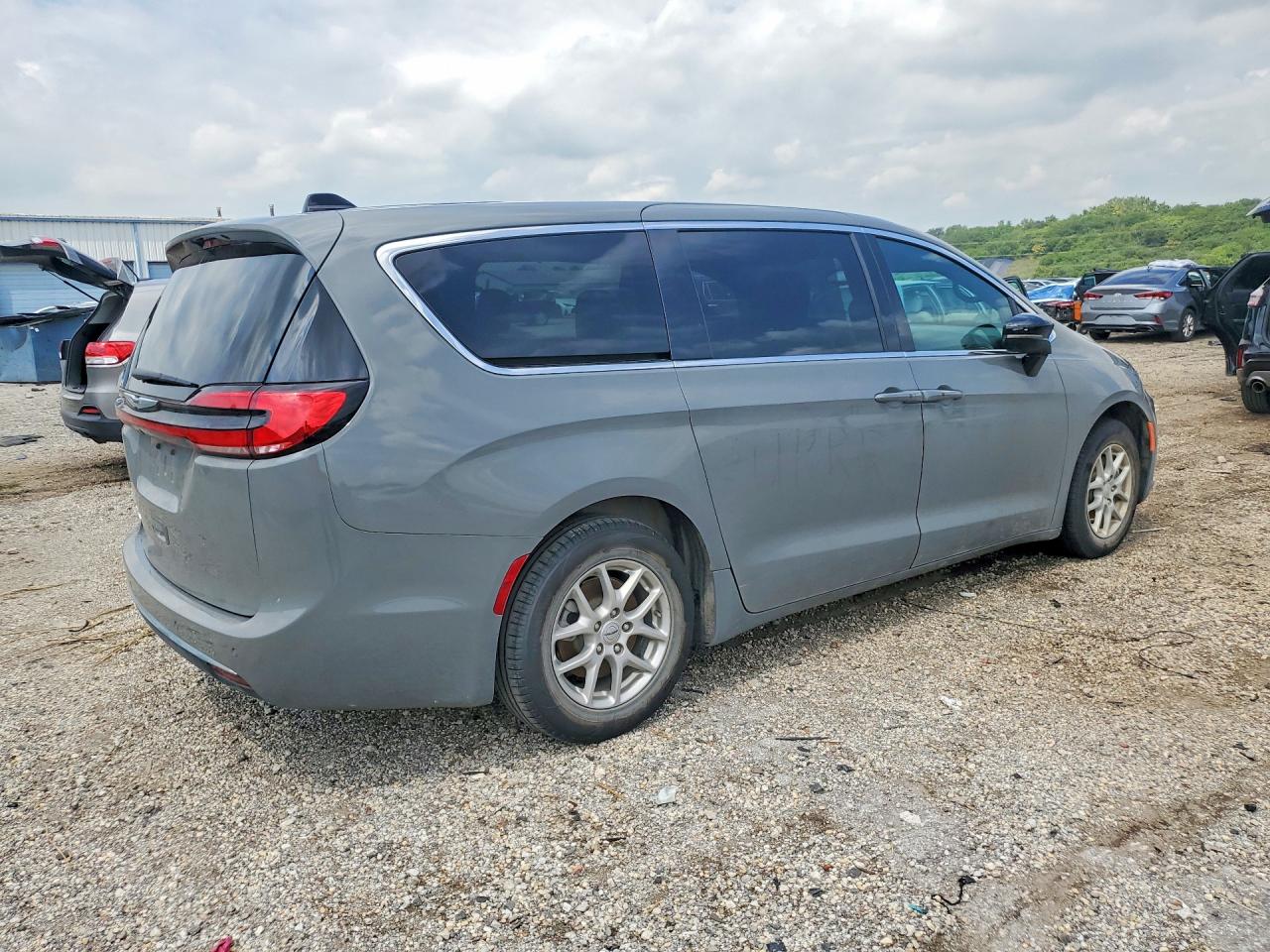 2025 CHRYSLER PACIFICA SELECT — снимка 3