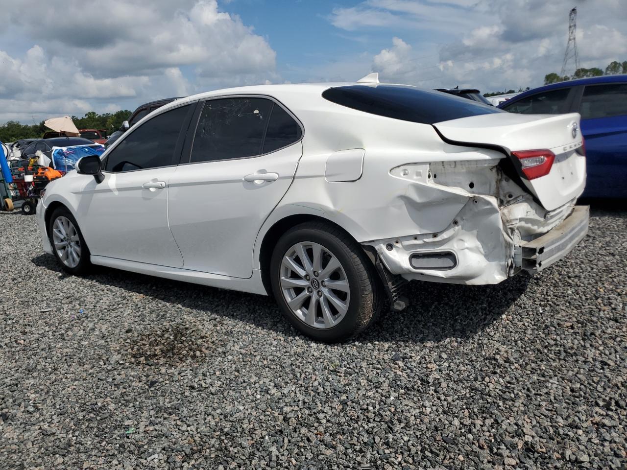 2019 TOYOTA CAMRY LE — снимка 2