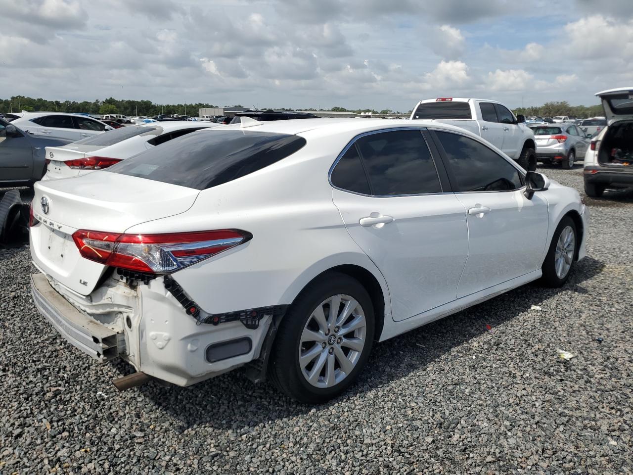 2019 TOYOTA CAMRY LE — снимка 3