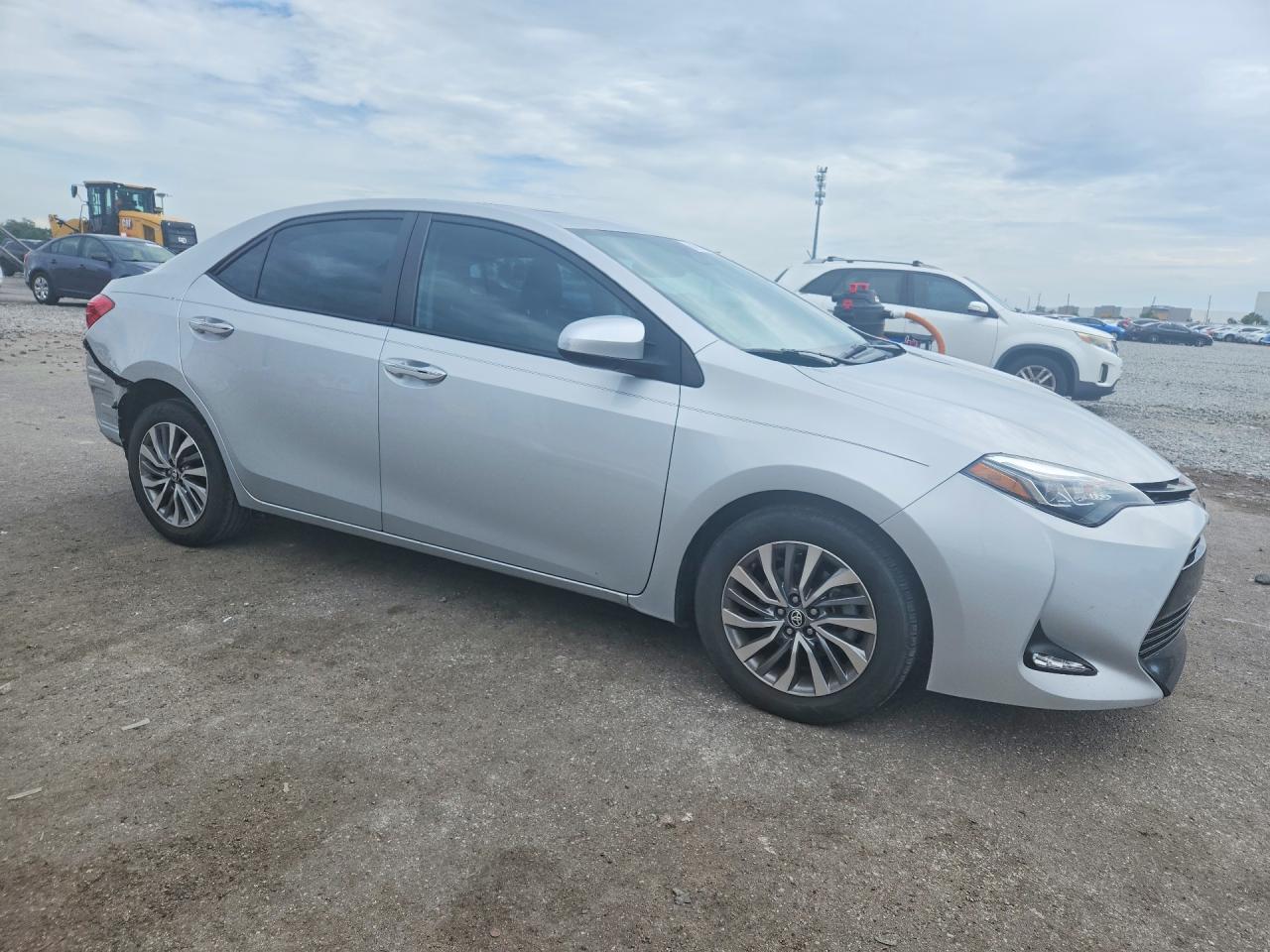 2019 TOYOTA COROLLA XLE — снимка 4