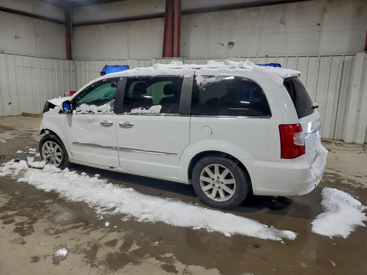 2015 CHRYSLER TOWN & COUNTRY TOURING — снимка 2