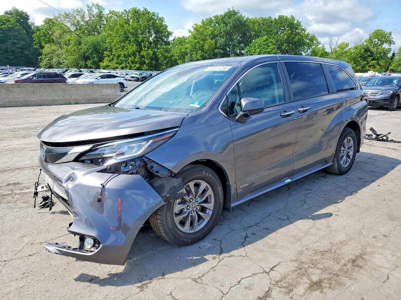 2021 TOYOTA SIENNA XLE