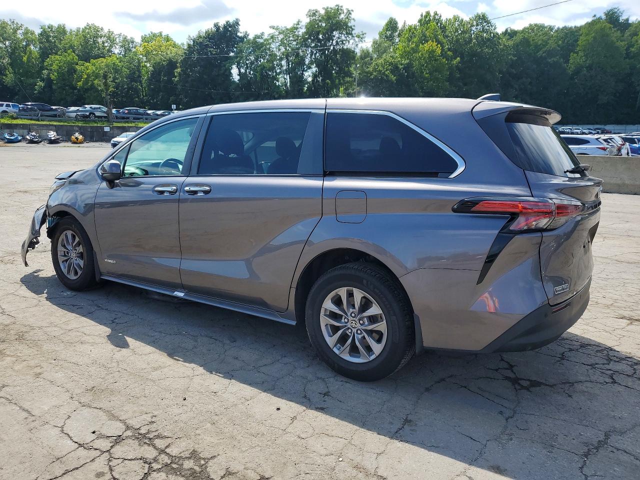 2021 TOYOTA SIENNA XLE — снимка 2