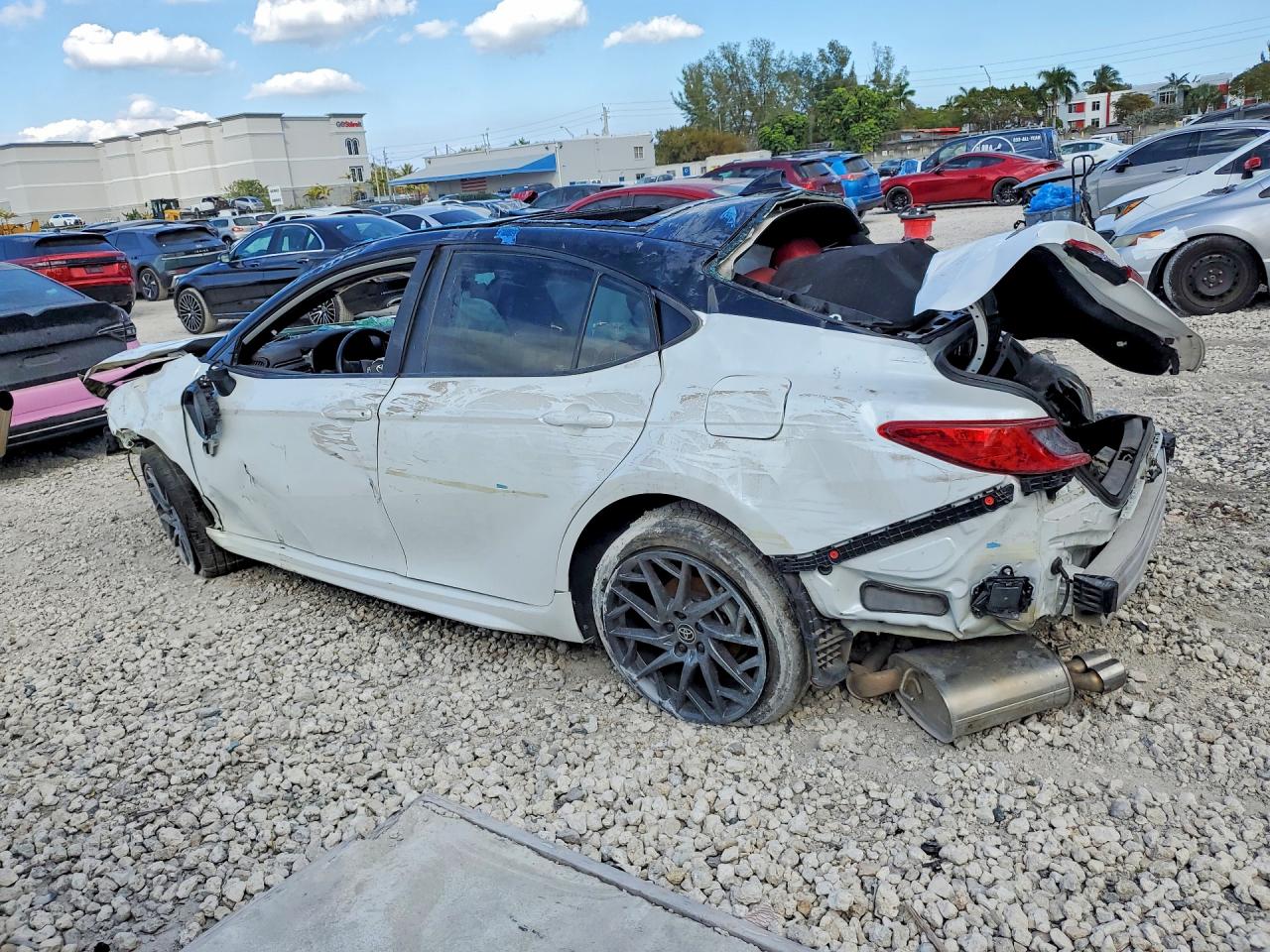 2025 TOYOTA CAMRY XSE — снимка 2