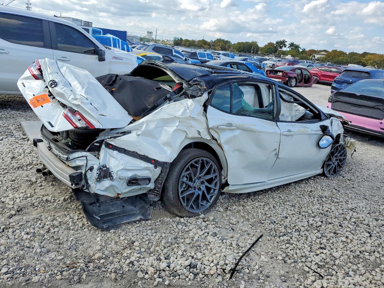 2025 TOYOTA CAMRY XSE — снимка 3