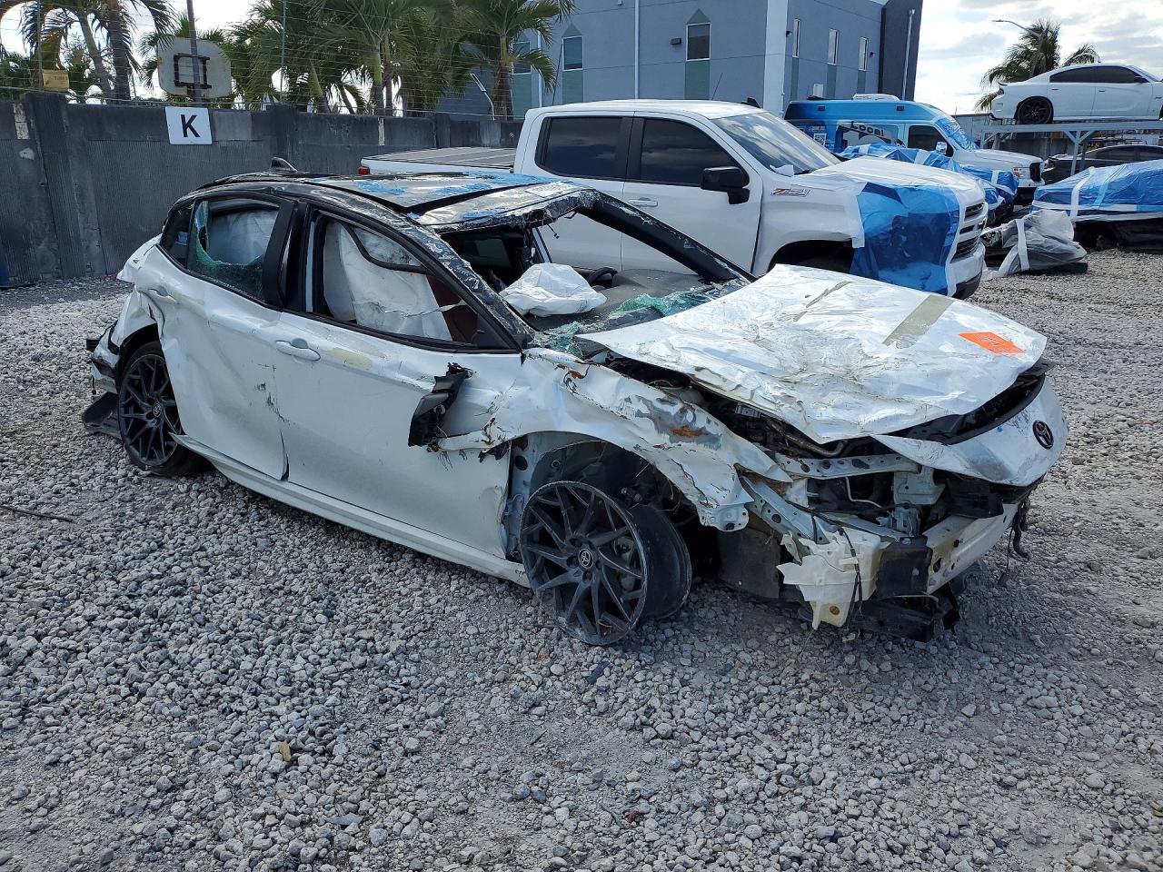 2025 TOYOTA CAMRY XSE — снимка 4