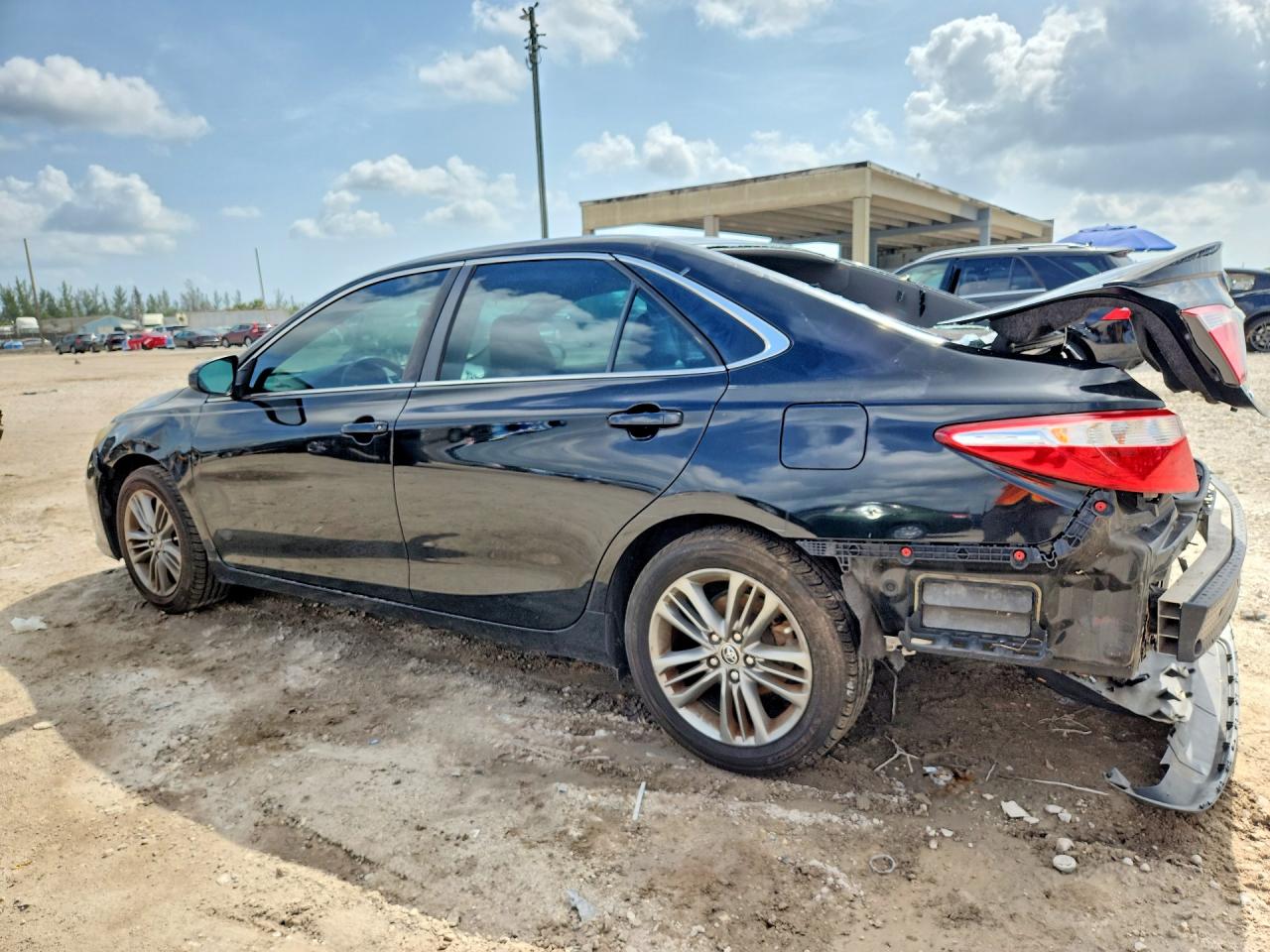 2015 TOYOTA CAMRY SE — снимка 2