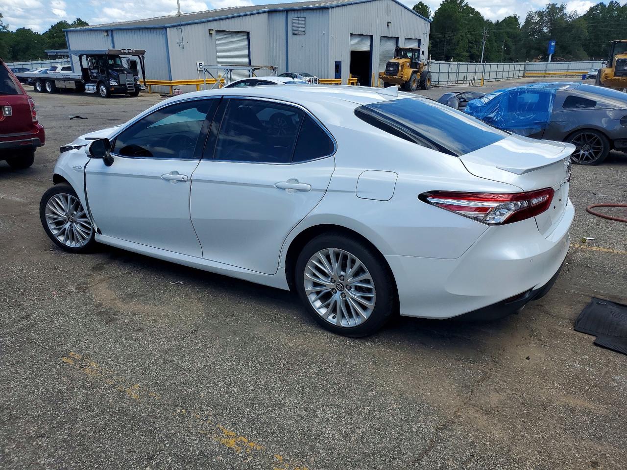 2019 TOYOTA CAMRY HYBRID XLE — снимка 2