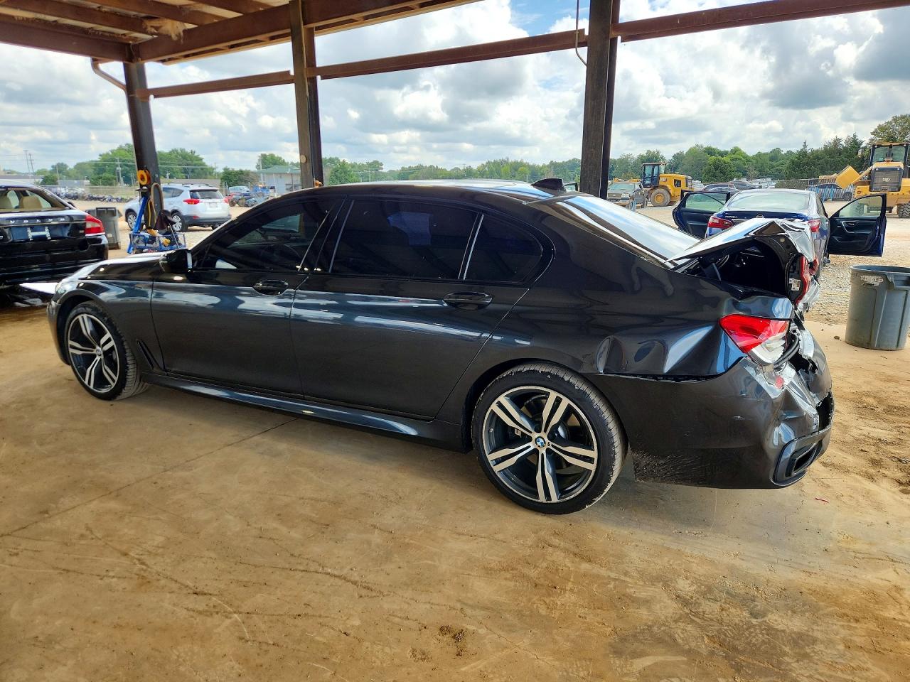 2016 BMW 750 XI — снимка 2