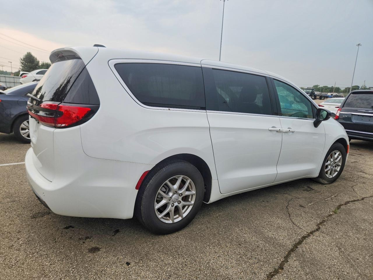 2026 CHRYSLER PACIFICA SELECT — снимка 3