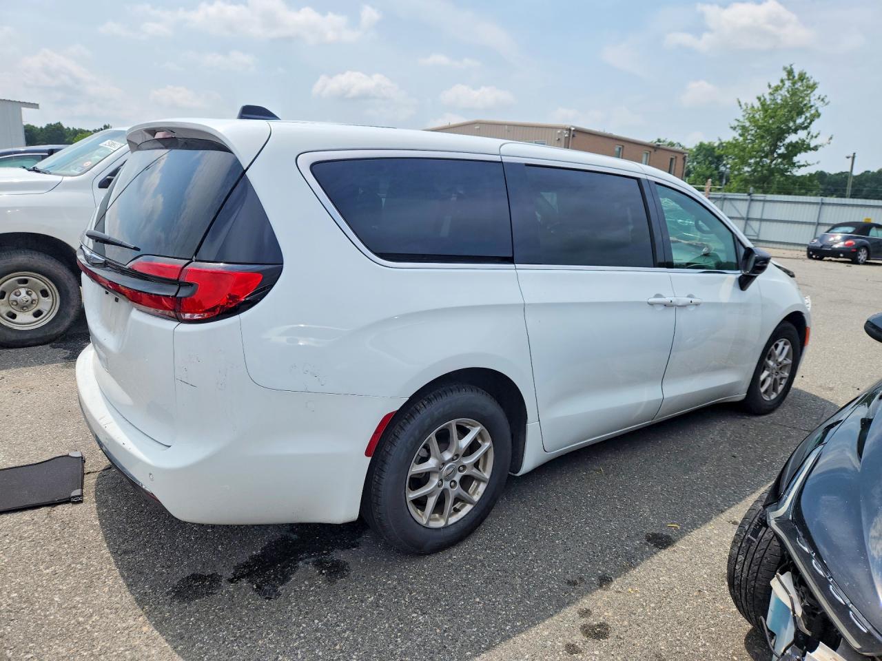 2025 CHRYSLER PACIFICA SELECT — снимка 3