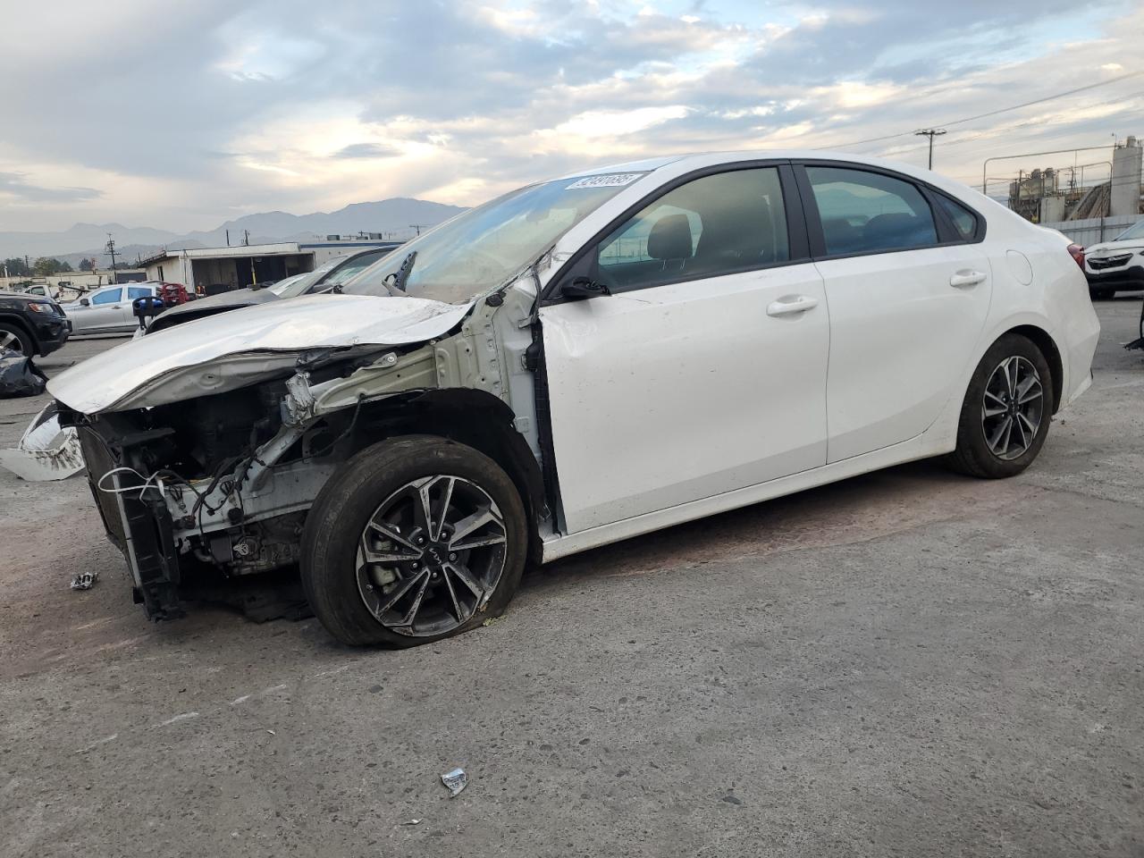 2023 KIA FORTE LX