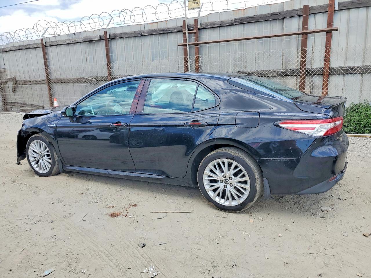 2018 TOYOTA CAMRY HYBRID XLE — снимка 2