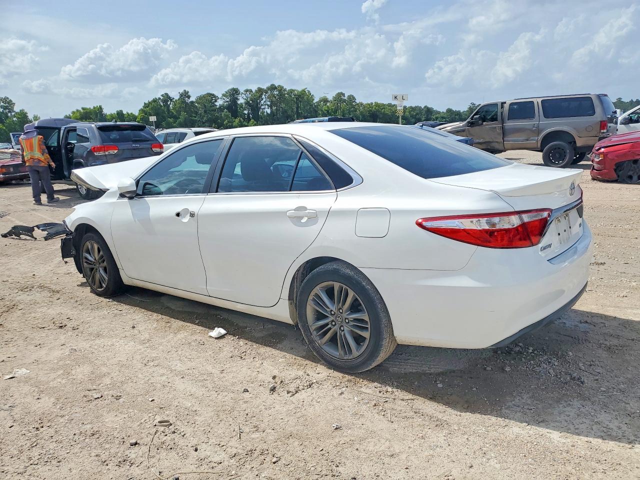 2017 TOYOTA CAMRY SE — снимка 2