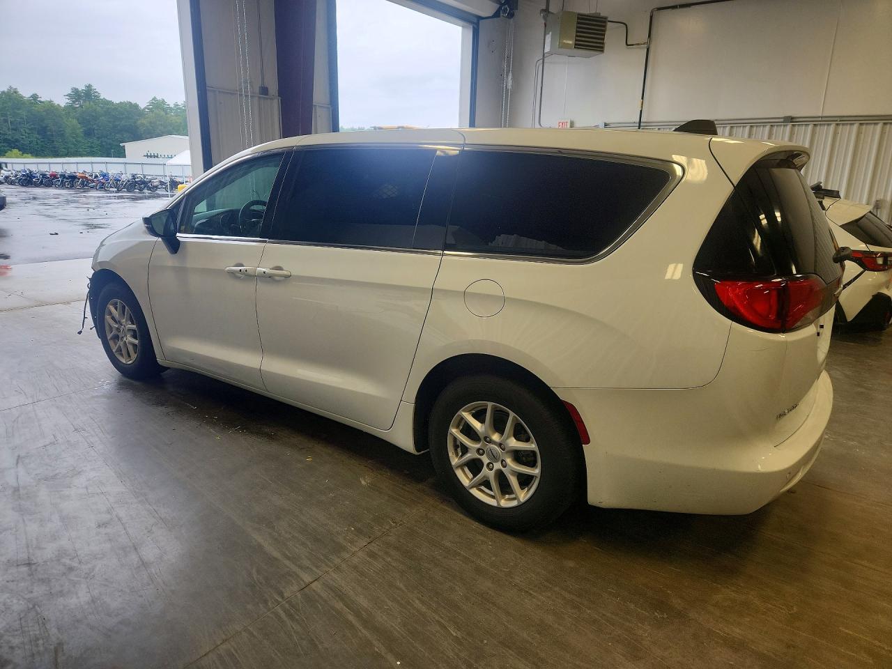 2024 CHRYSLER VOYAGER LX — снимка 2