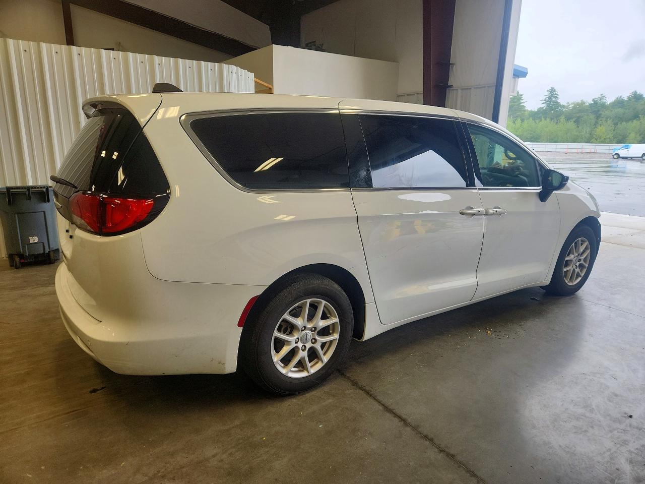 2024 CHRYSLER VOYAGER LX — снимка 3