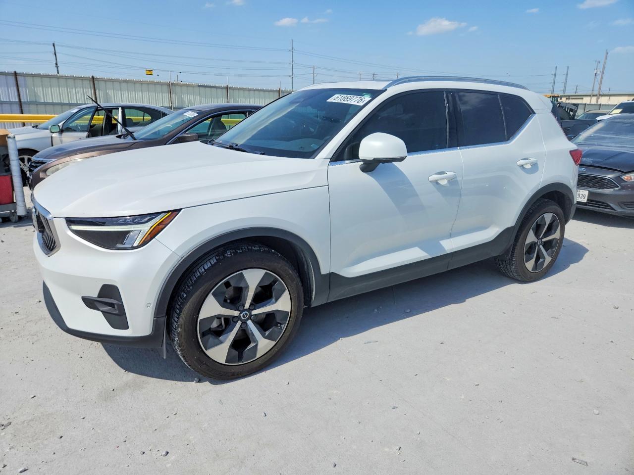 2023 VOLVO XC40 PLUS