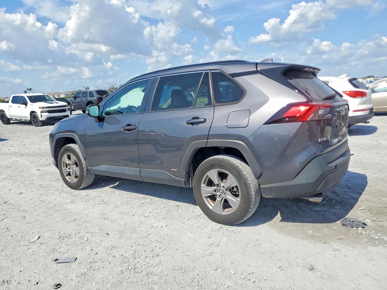 2022 TOYOTA RAV4 XLE — снимка 2