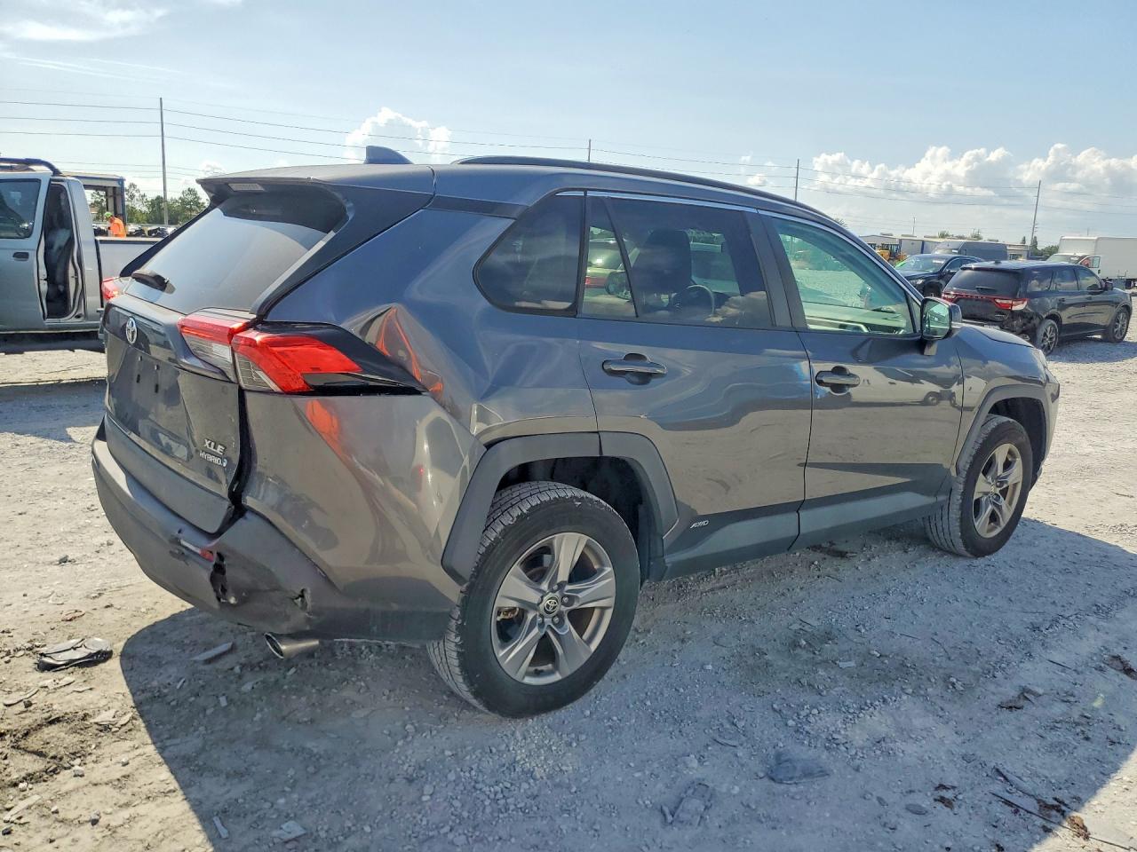 2022 TOYOTA RAV4 XLE — снимка 3