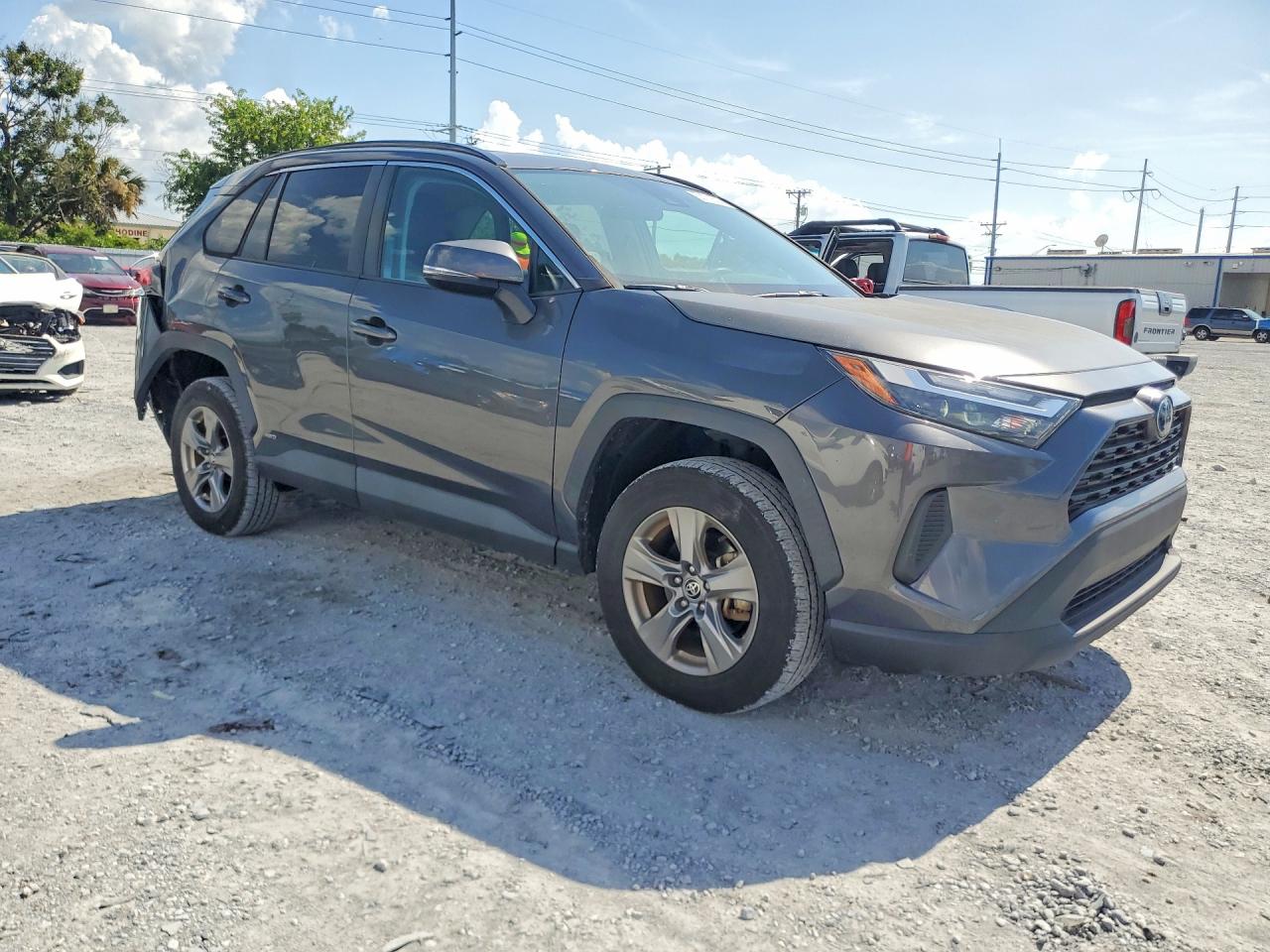 2022 TOYOTA RAV4 XLE — снимка 4