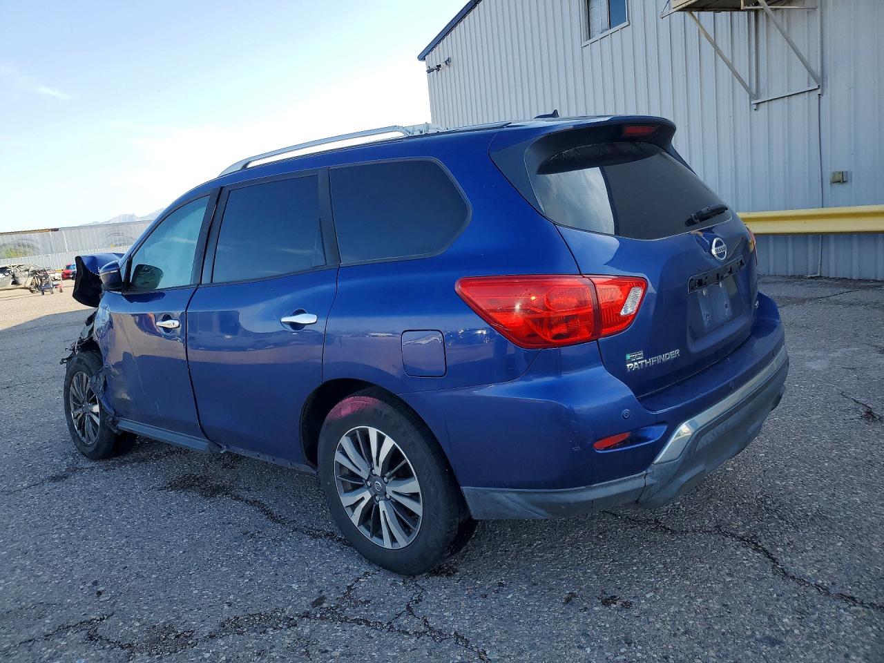 2017 NISSAN PATHFINDER SV — снимка 2