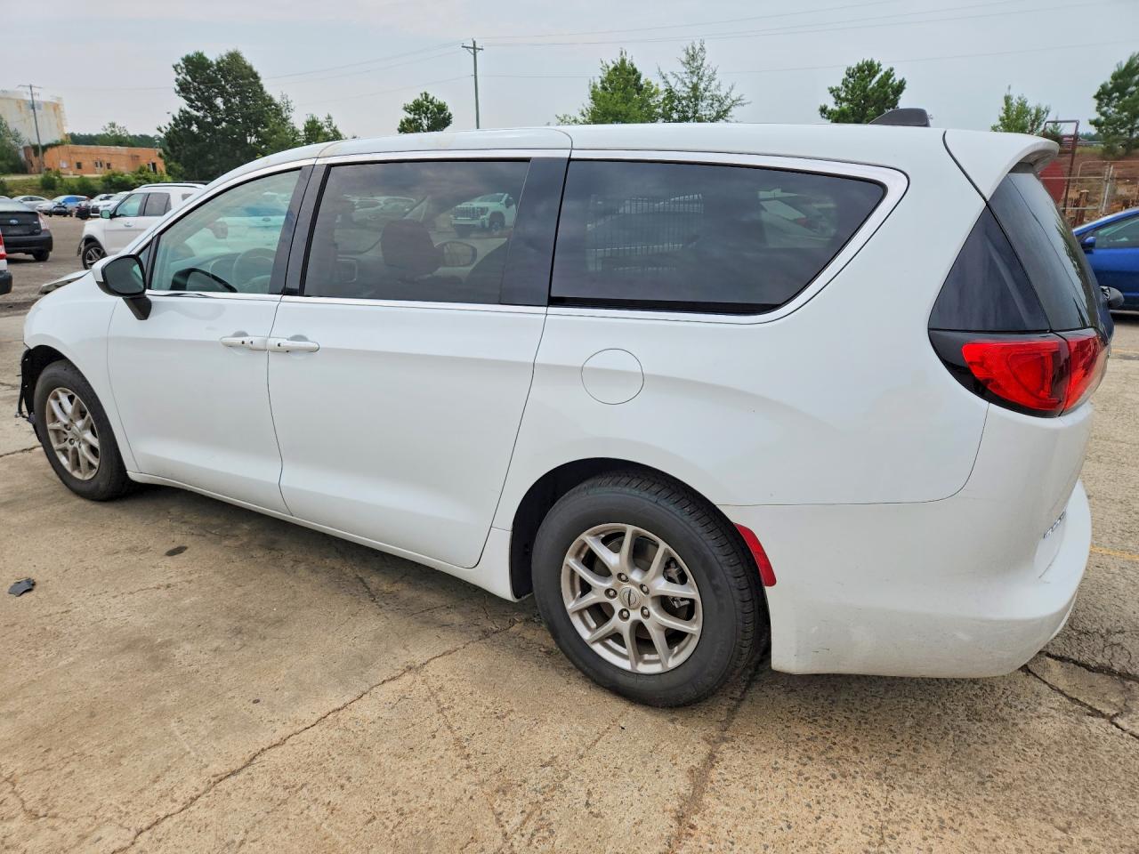 2023 CHRYSLER VOYAGER LX — снимка 2