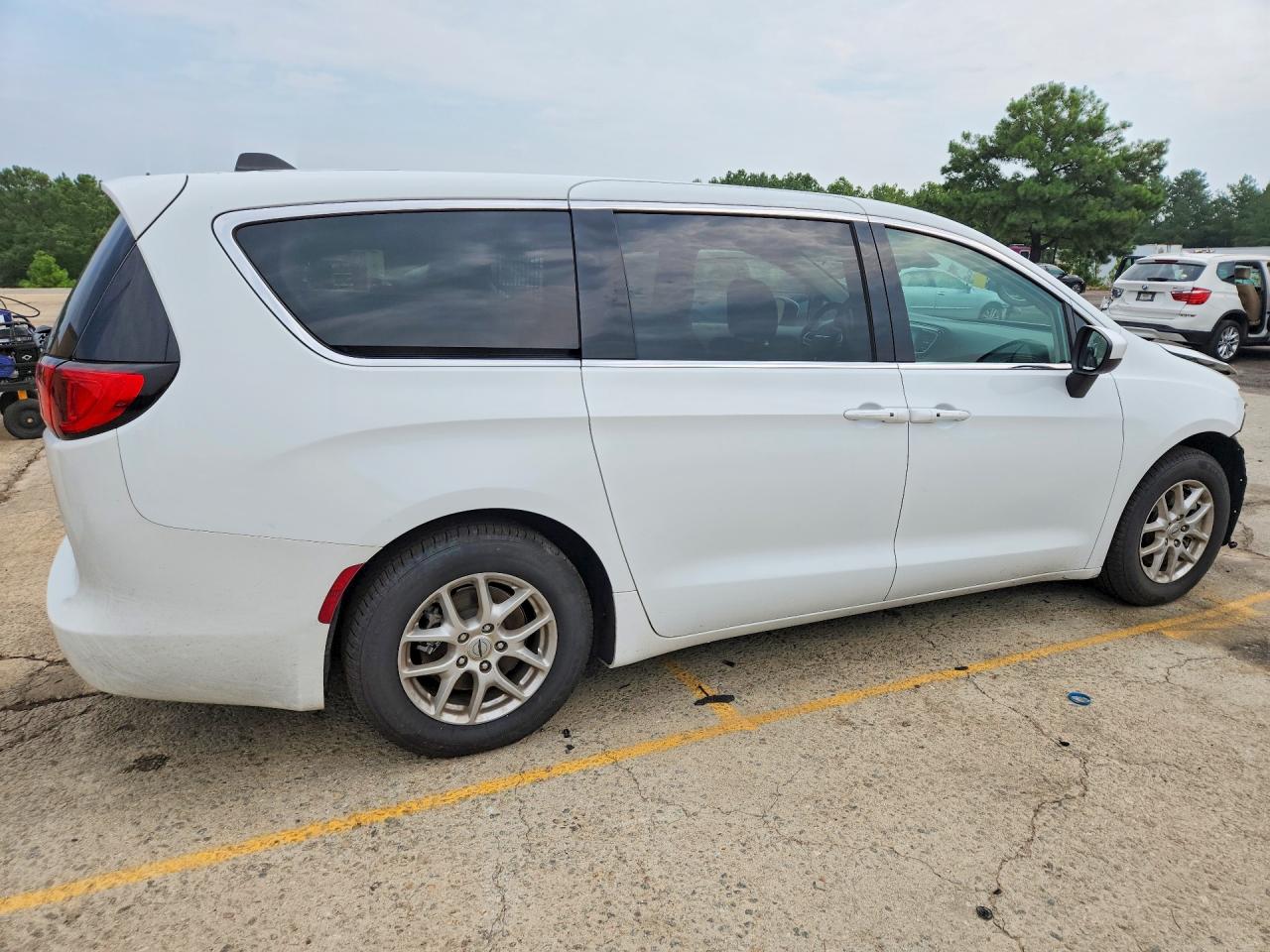 2023 CHRYSLER VOYAGER LX — снимка 3