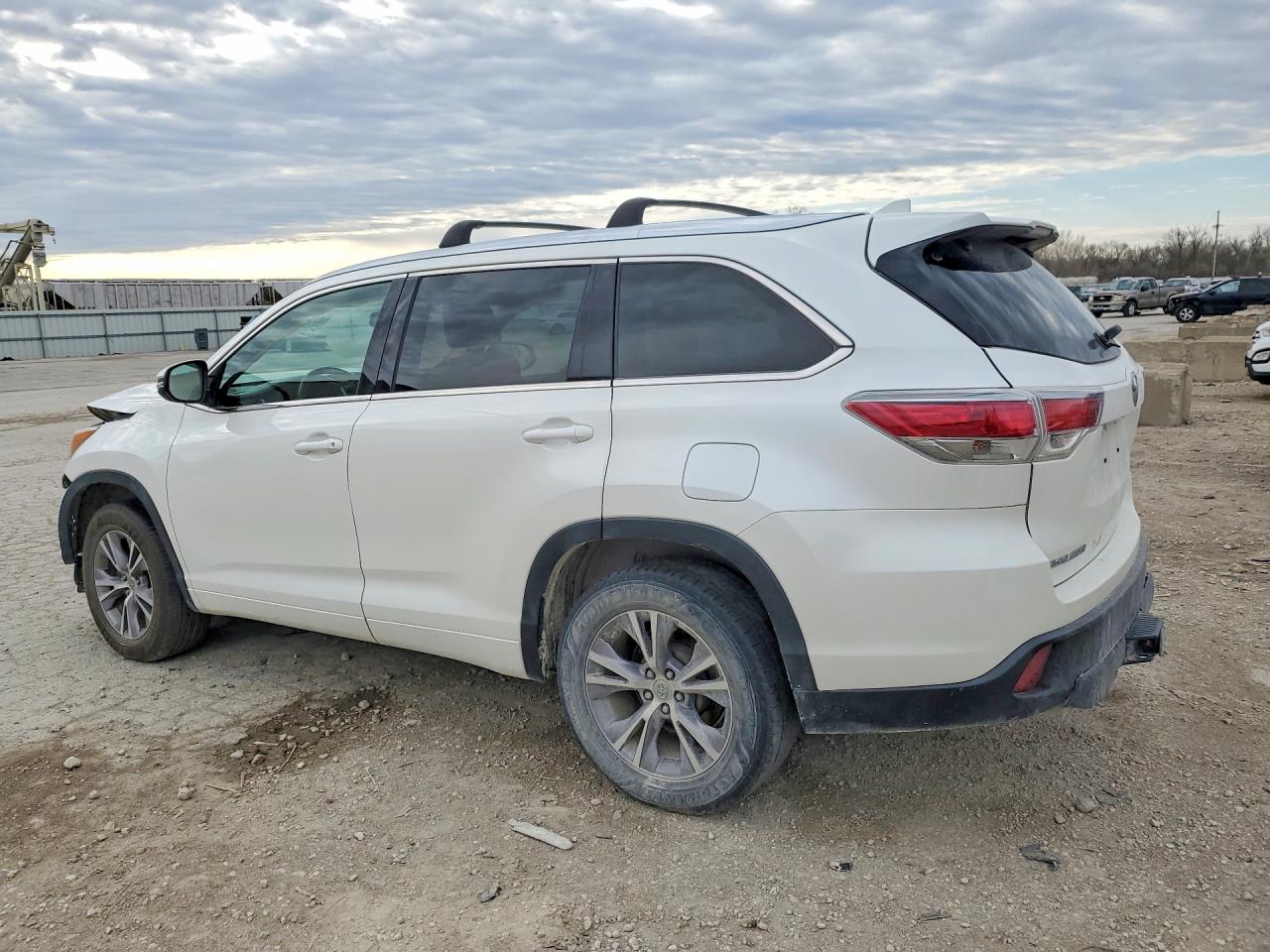 2015 TOYOTA HIGHLANDER XLE — снимка 2