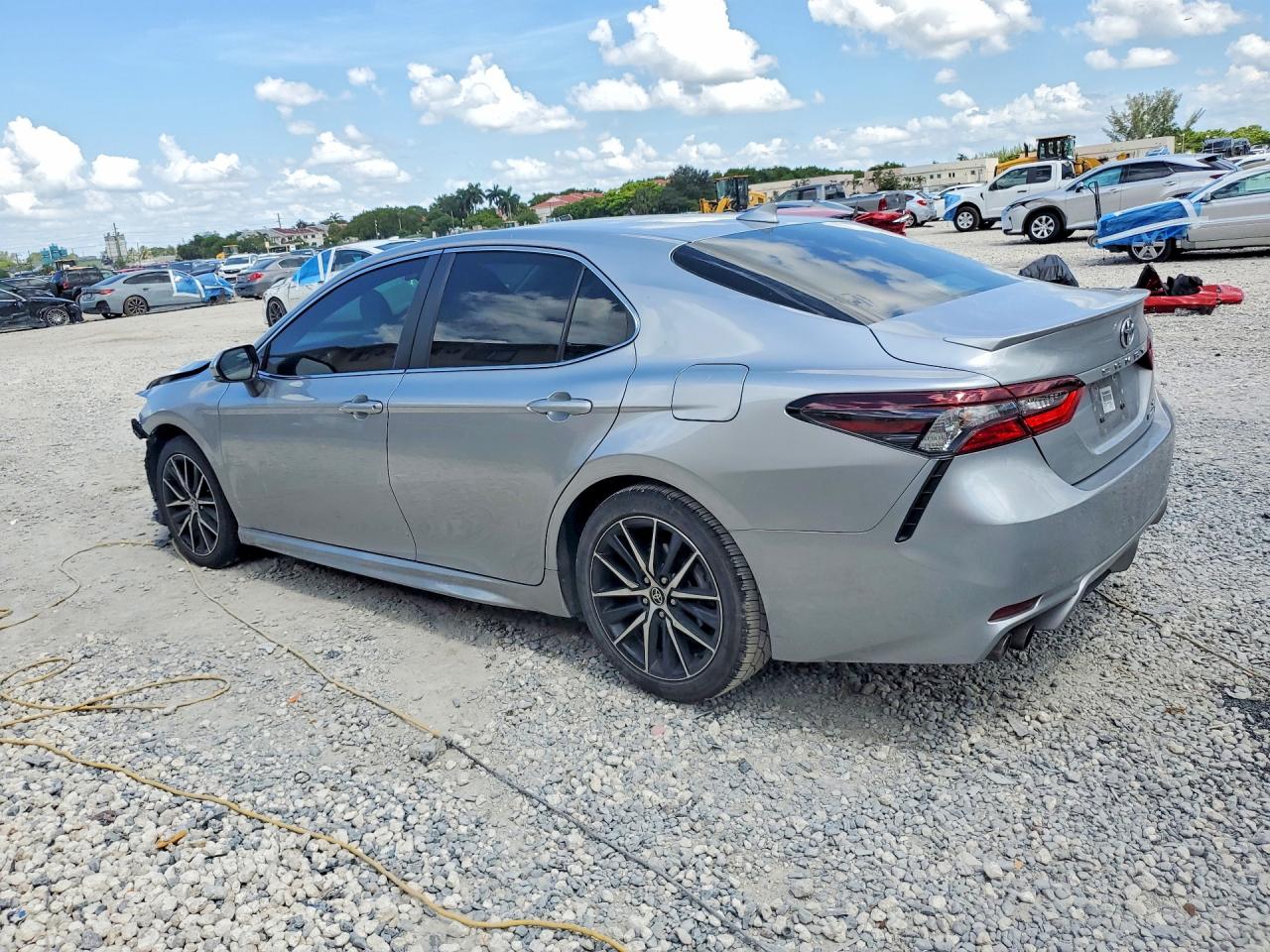2024 TOYOTA CAMRY HYBRID SE — снимка 2