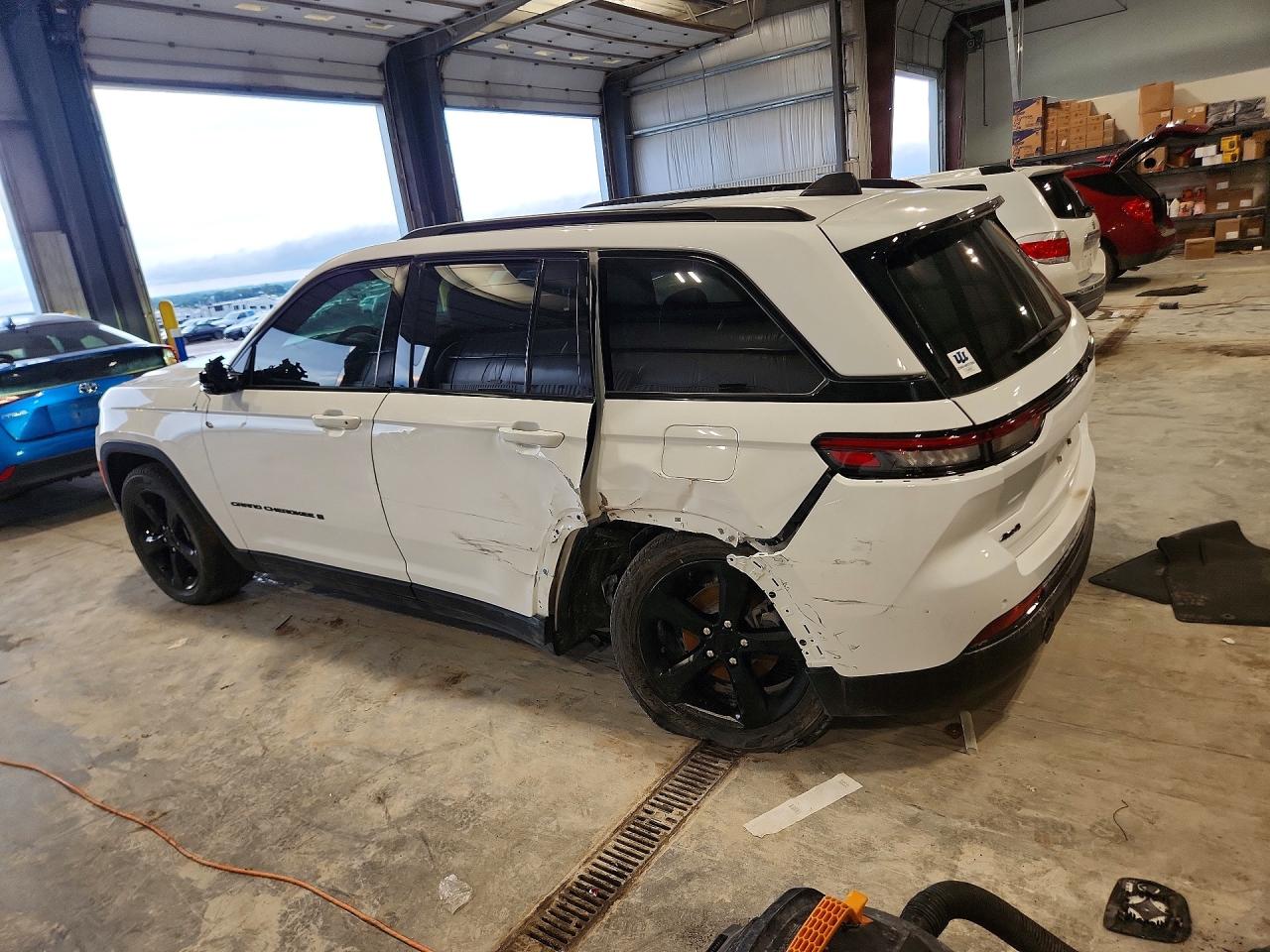 2023 JEEP GRAND CHEROKEE LIMITED — снимка 2