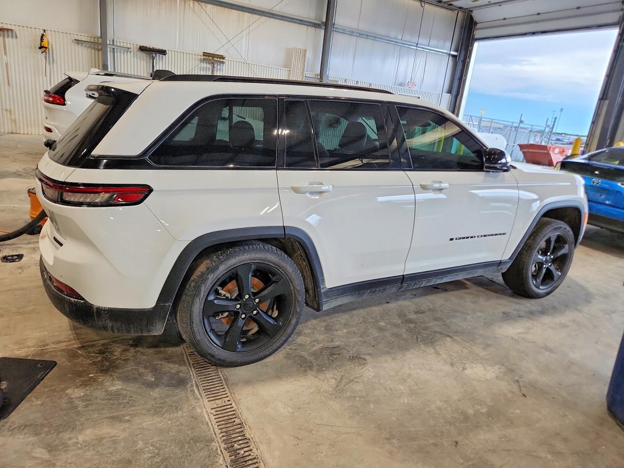 2023 JEEP GRAND CHEROKEE LIMITED — снимка 3