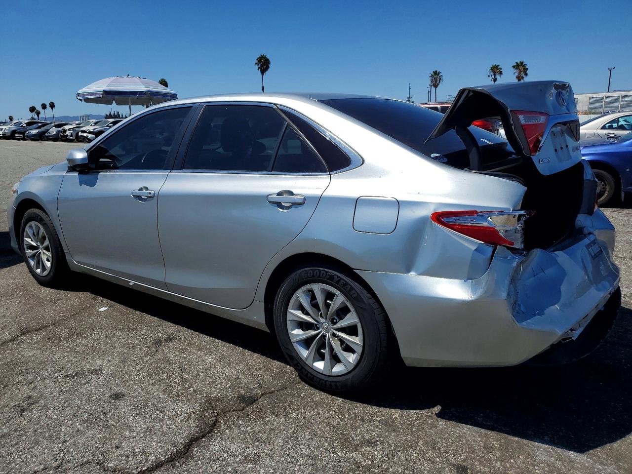 2017 TOYOTA CAMRY LE — снимка 2