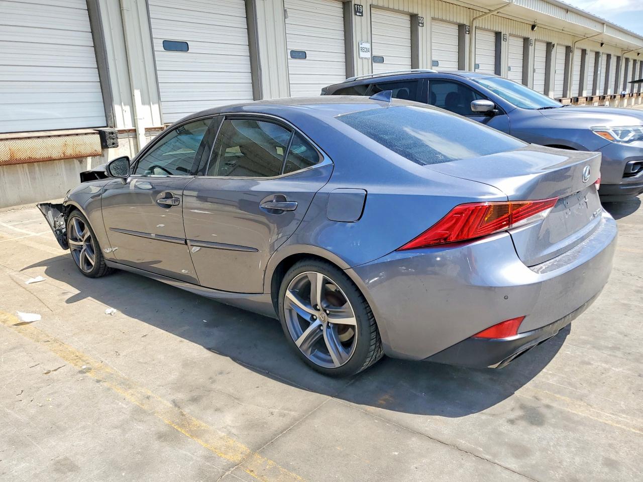 2017 LEXUS IS 300 — снимка 2
