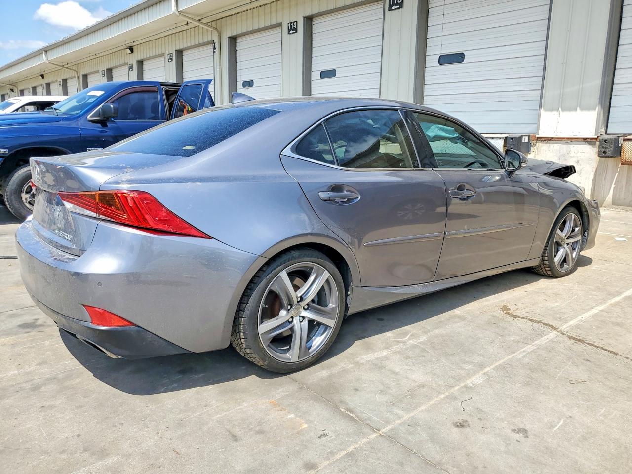 2017 LEXUS IS 300 — снимка 3