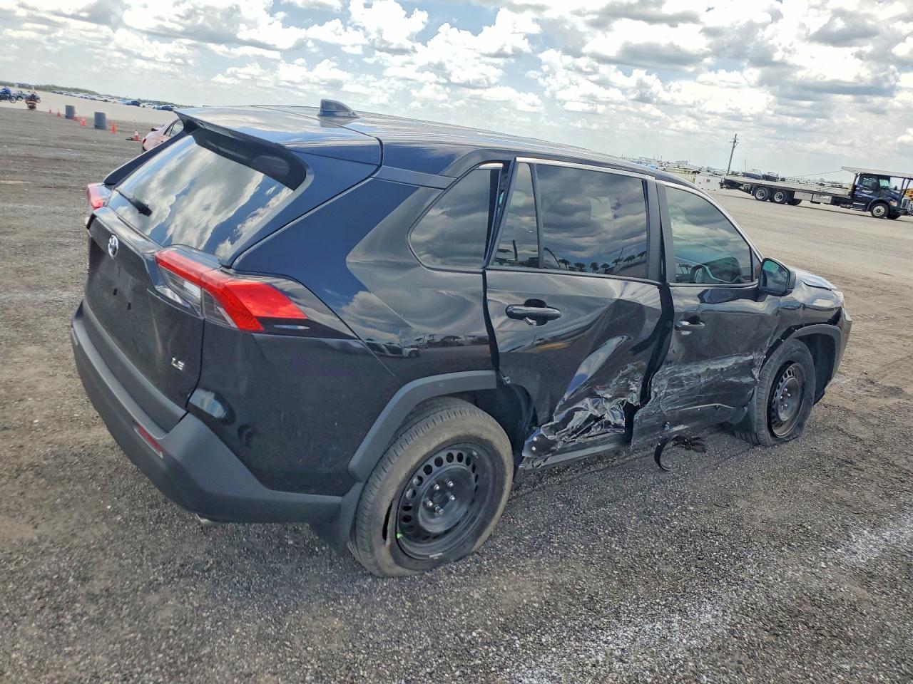 2025 TOYOTA RAV4 LE — снимка 3