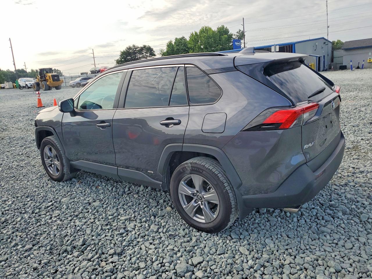 2024 TOYOTA RAV4 HYBRID XLE — снимка 2