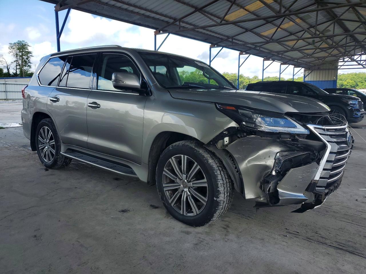 2017 LEXUS LX 570 — снимка 4