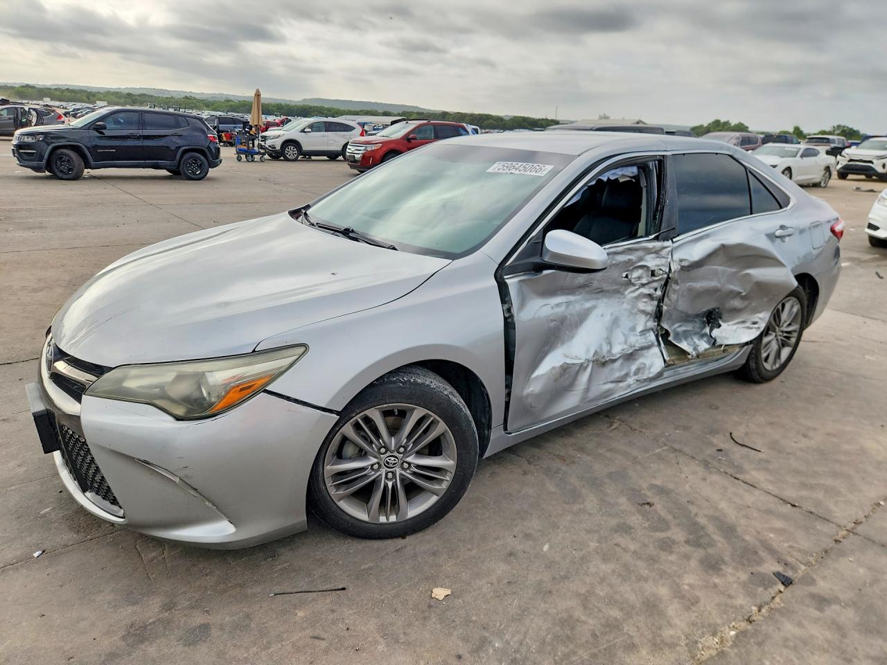 2015 TOYOTA CAMRY SE