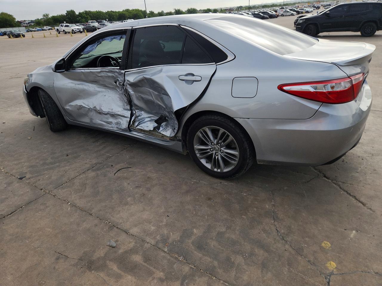 2015 TOYOTA CAMRY SE — снимка 2