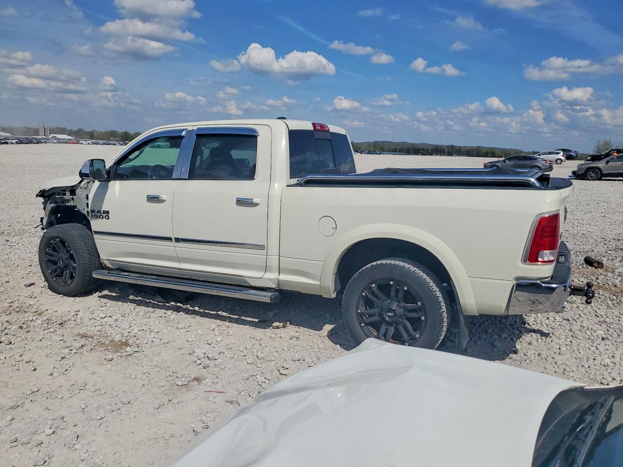 2017 RAM 1500 LARAMIE — снимка 2