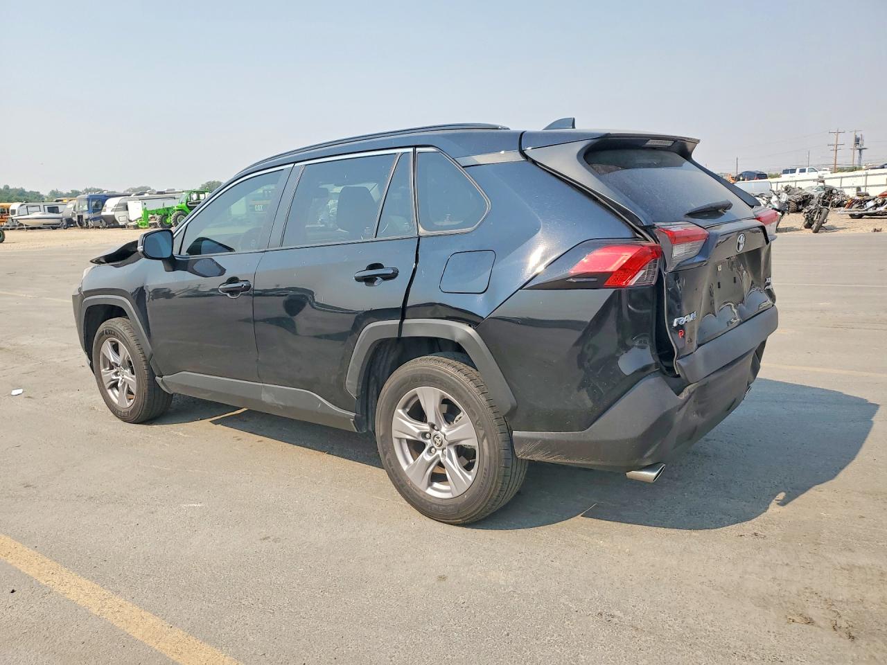 2023 TOYOTA RAV4 XLE — снимка 2