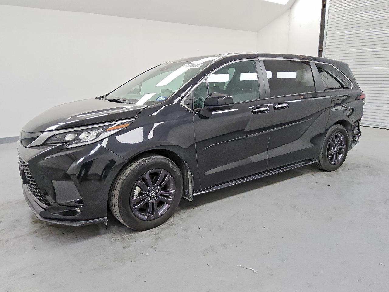 2024 TOYOTA SIENNA XSE