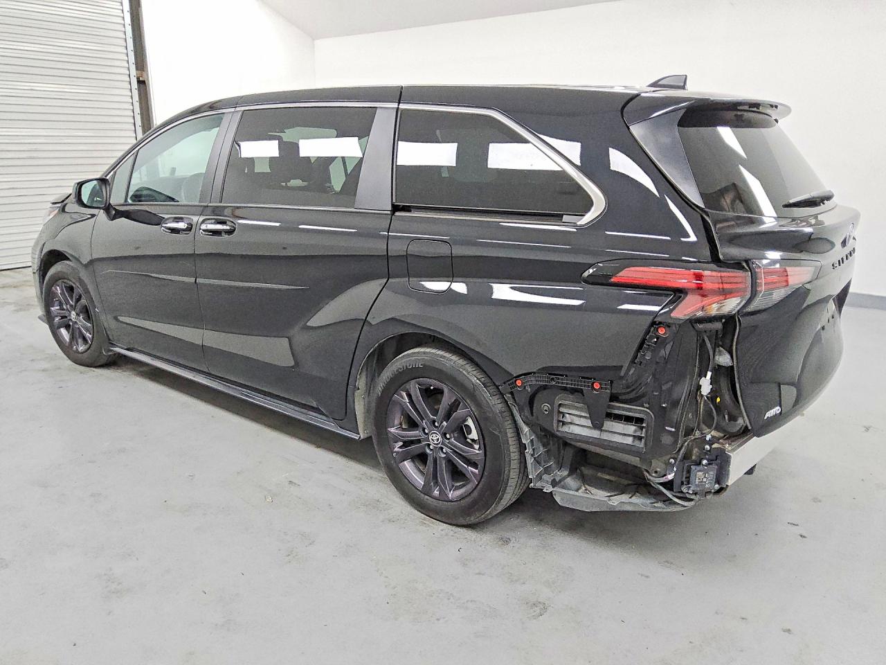 2024 TOYOTA SIENNA XSE — снимка 2